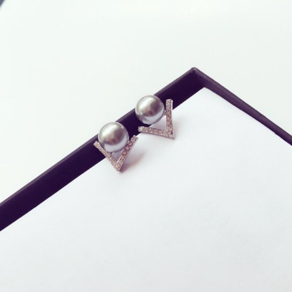 NEW Sterling Silver Diamond Pearl Stud Earrings - Picture 6 of 7